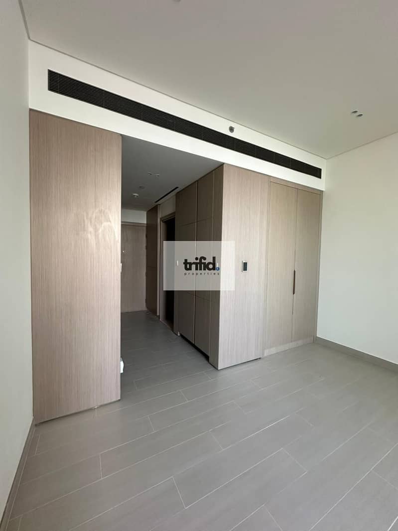 SPACIOUS LAYOUT | READY TO MOVE | GREAT LOCATION