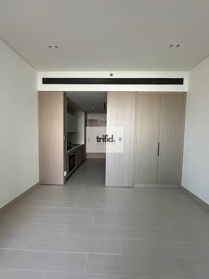 SPACIOUS LAYOUT | READY TO MOVE | GREAT LOCATION