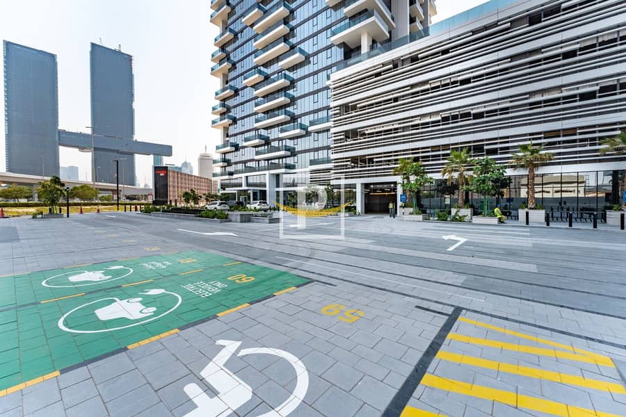 Luxury Apartment in The Heart of Dubai | Book Now - Image 21