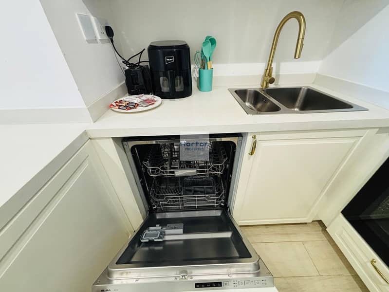 FURNISHED I SMART HOME I POOL VIEW