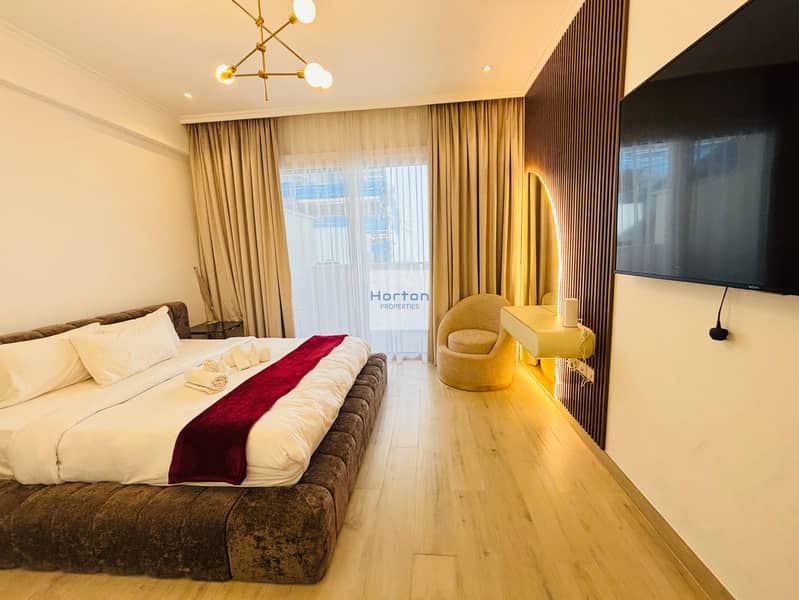 FURNISHED I SMART HOME I POOL VIEW - Image 9