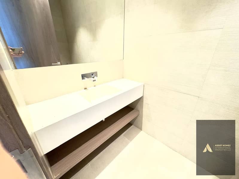 Spacious 1BHK, Burj Views, Great Location - Image 8