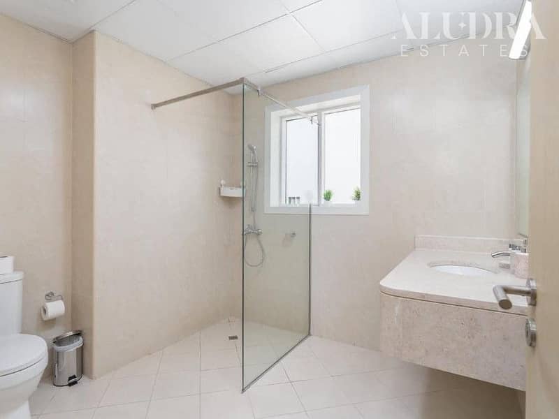 LUXURY 2-BED | TOP FLOOR | BEST VIEWS | FURNISHED - Image 11