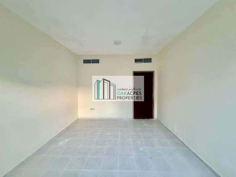 Spacious 3 BHK with Maids Family Sharing allowed