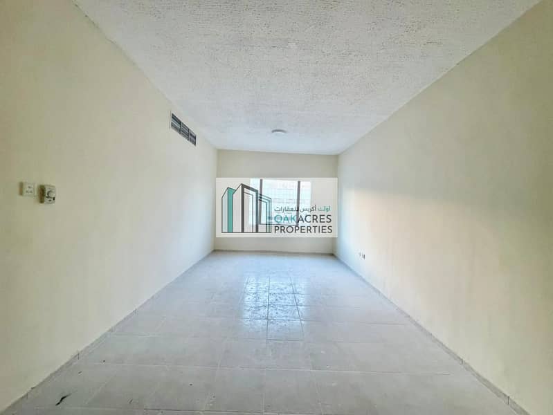 Spacious 3 BHK with Maids Family Sharing allowed