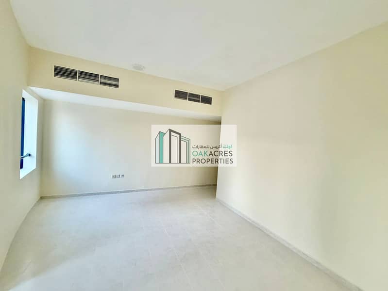 Spacious 3 BHK with Maids Family Sharing allowed - Image 7