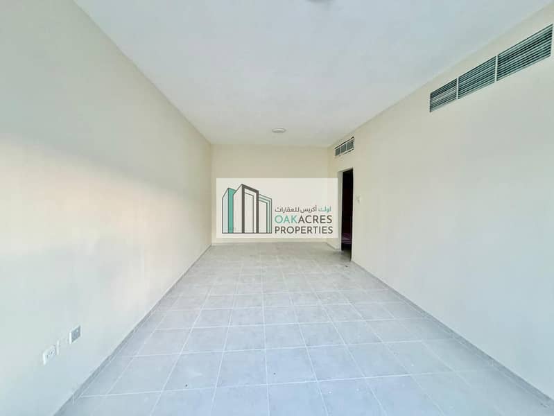 Spacious 3 BHK with Maids Family Sharing allowed - Image 10