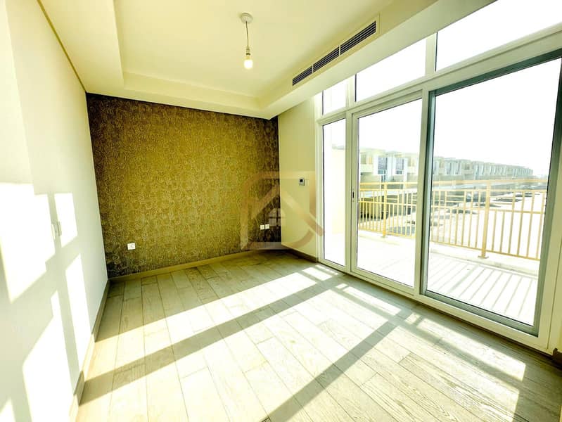 3 bed | Coveted Lifestyle | Convenient Living - Image 8