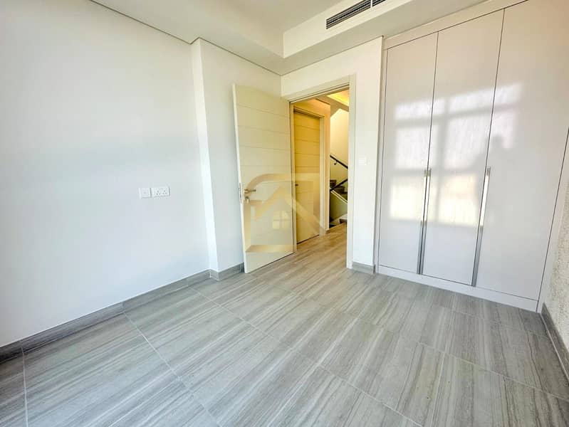 3 bed | Coveted Lifestyle | Convenient Living - Image 10