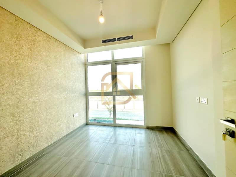 3 bed | Coveted Lifestyle | Convenient Living - Image 11