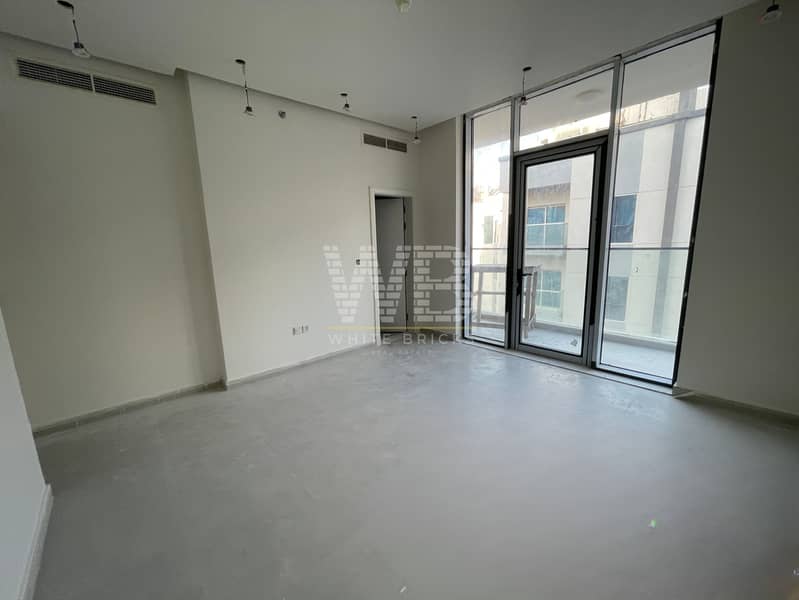 Premium 1BR Apartment with Balcony|Prime Location - Image 2