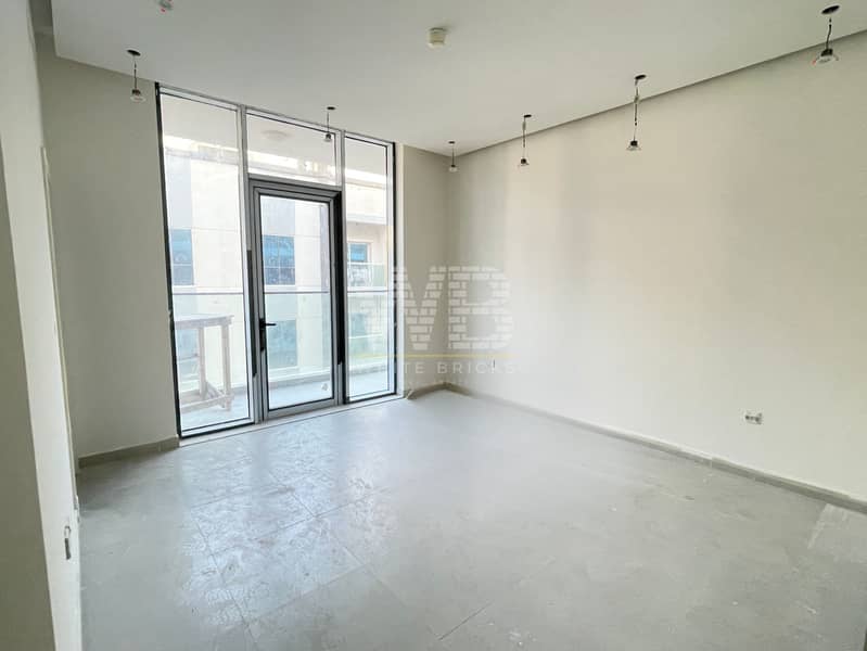 Premium 1BR Apartment with Balcony|Prime Location - Image 3
