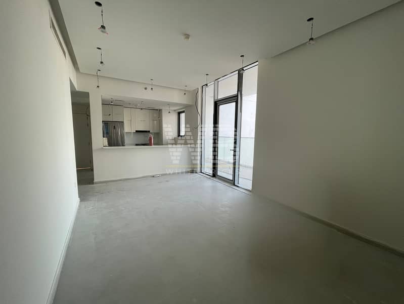Premium 1BR Apartment with Balcony|Prime Location - Image 4