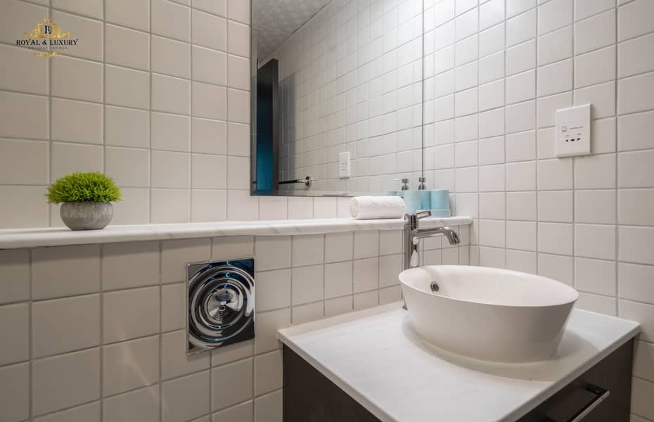 Move In Today: Waterfront View - All Bills Inclusive - Image 29