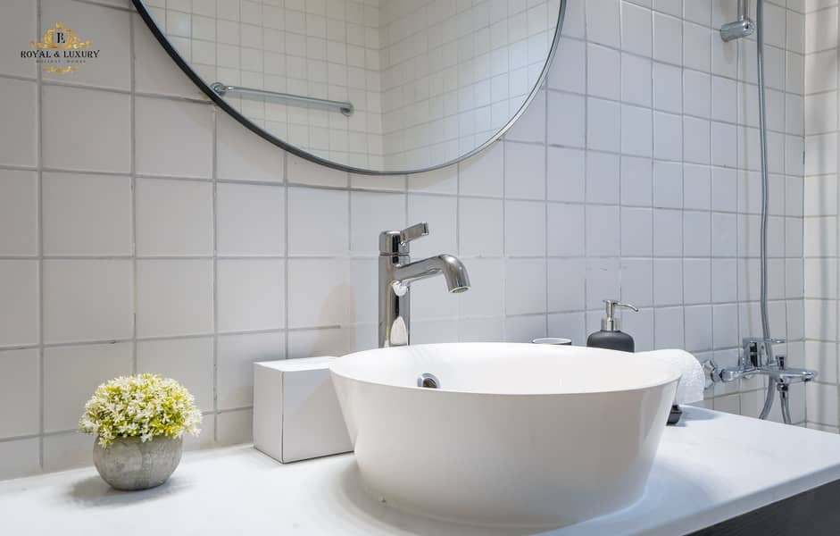 Move In Today: Waterfront View - All Bills Inclusive - Image 43