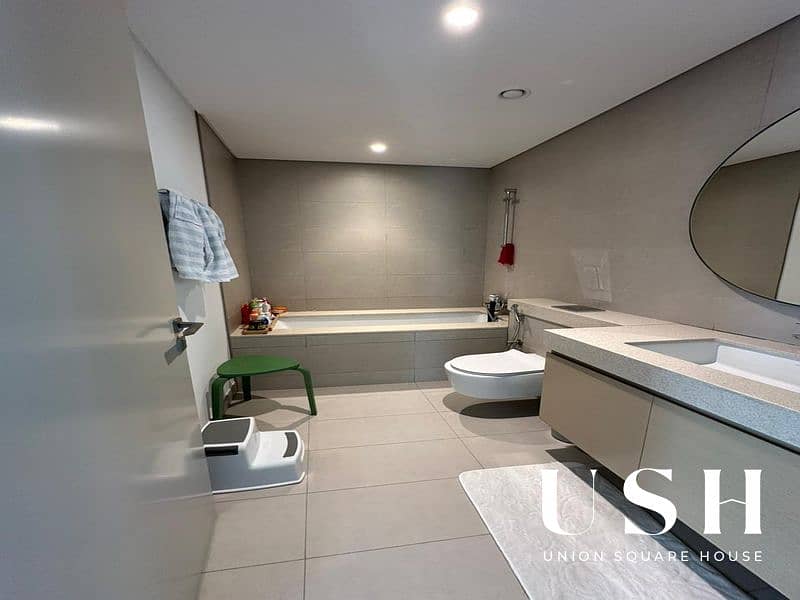 4br+maid's | Close to lazy river and gym | Upgraded backyard - Image 13