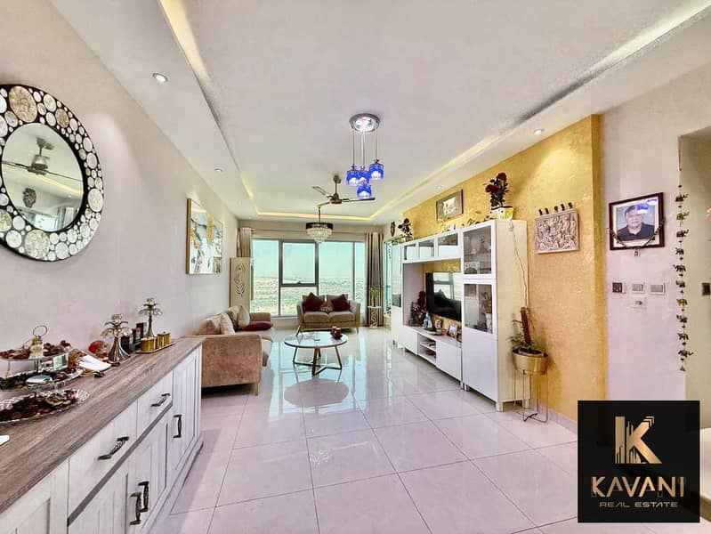 2 Bedroom Apartment comes with 2 Parking I Well Maintained I Fully Upgraded l Vacant on Transfer