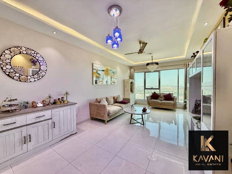 2 Bedroom Apartment comes with 2 Parking I Well Maintained I Fully Upgraded l Vacant on Transfer