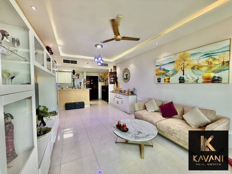 2 Bedroom Apartment comes with 2 Parking I Well Maintained I Fully Upgraded l Vacant on Transfer