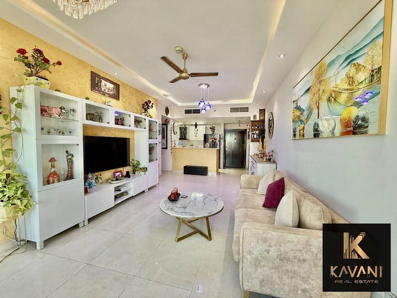 2 Bedroom Apartment comes with 2 Parking I Well Maintained I Fully Upgraded l Vacant on Transfer