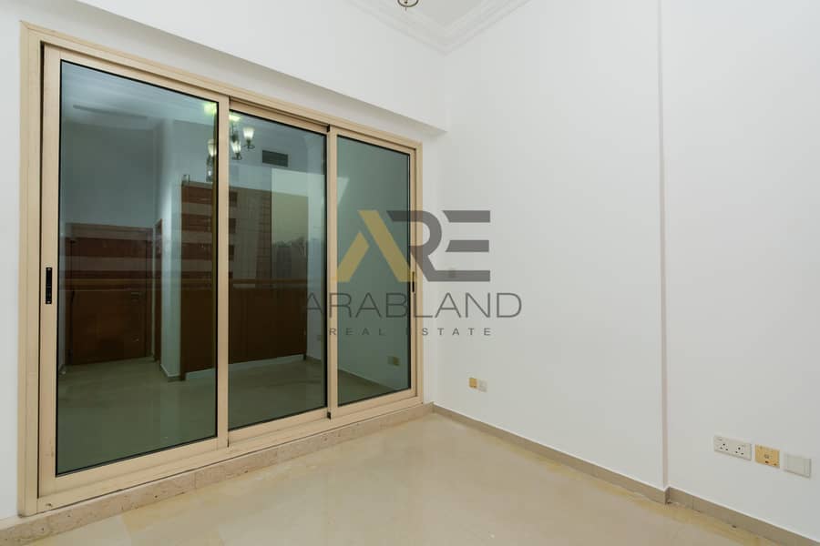 Close to Metro | Prime Location | Ready to Move-in - Image 6