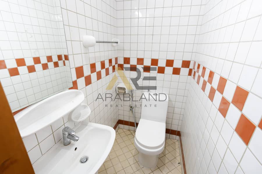 Close to Metro | Prime Location | Ready to Move-in - Image 17