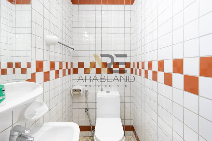 Close to Metro | Prime Location | Ready to Move-in - Image 18