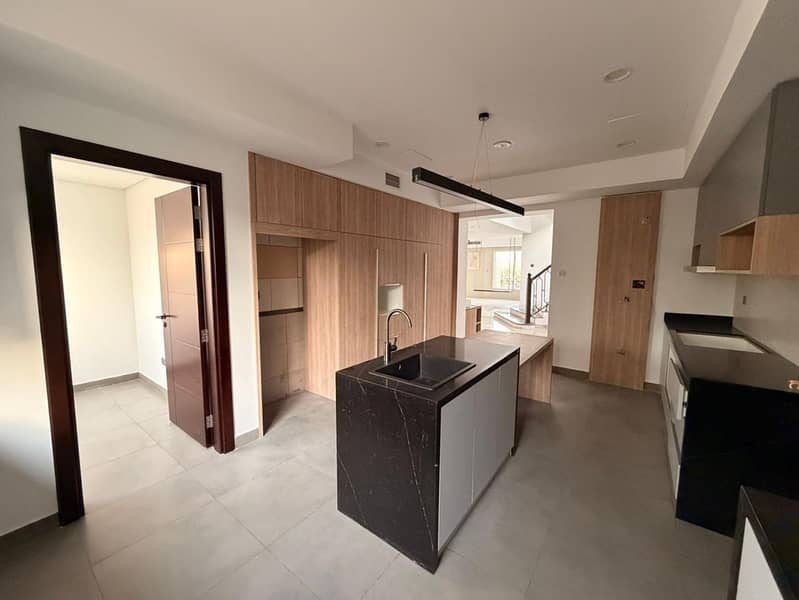 Upgraded | 6 Bedroom | Vacant - Image 6