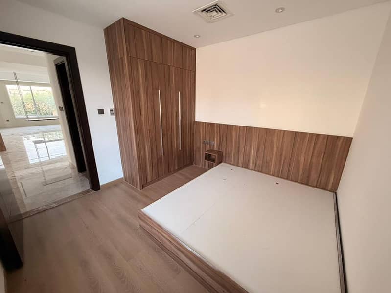 Upgraded | 6 Bedroom | Vacant - Image 7