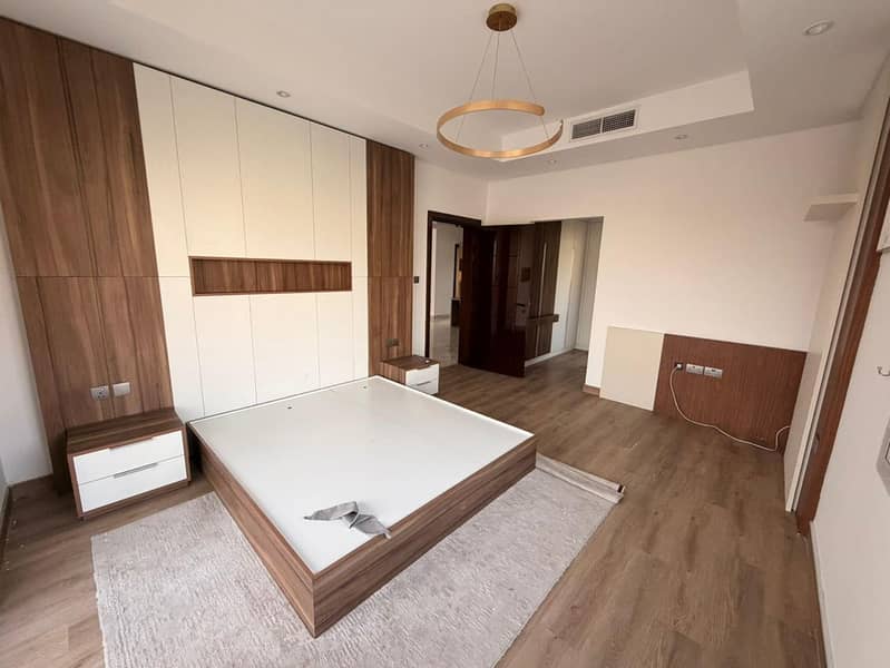 Upgraded | 6 Bedroom | Vacant - Image 9