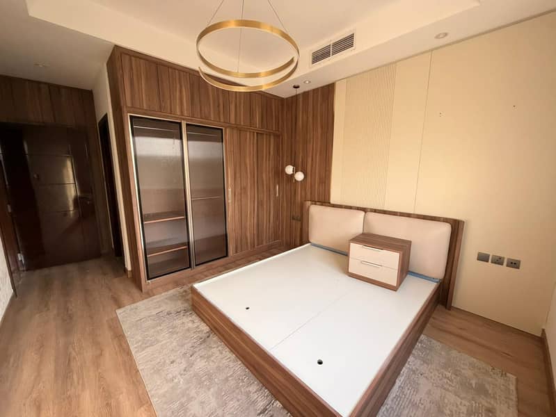 Upgraded | 6 Bedroom | Vacant - Image 11