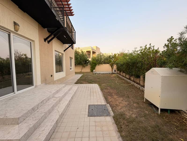 Upgraded | 6 Bedroom | Vacant - Image 18