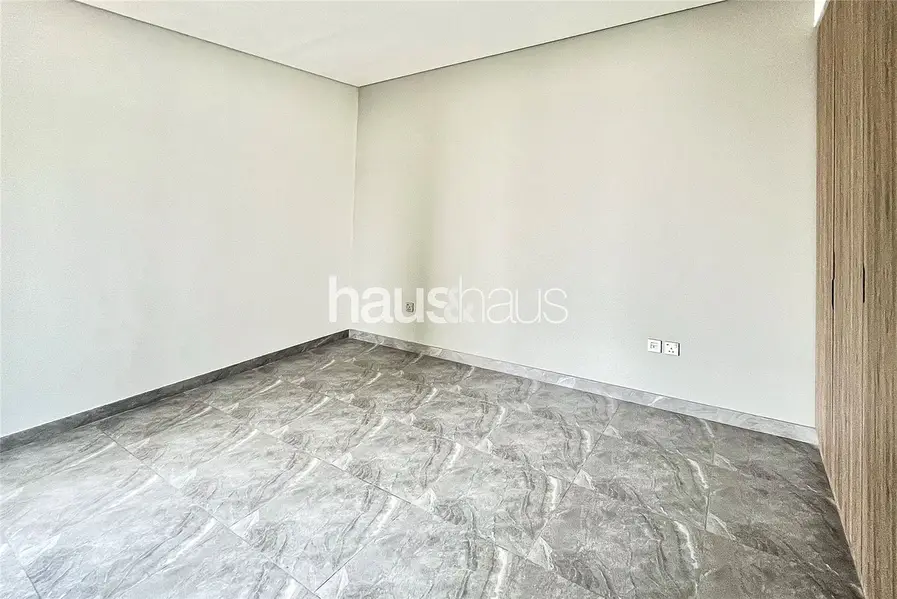 High Floor | Amazing Canal Views | Available Nov