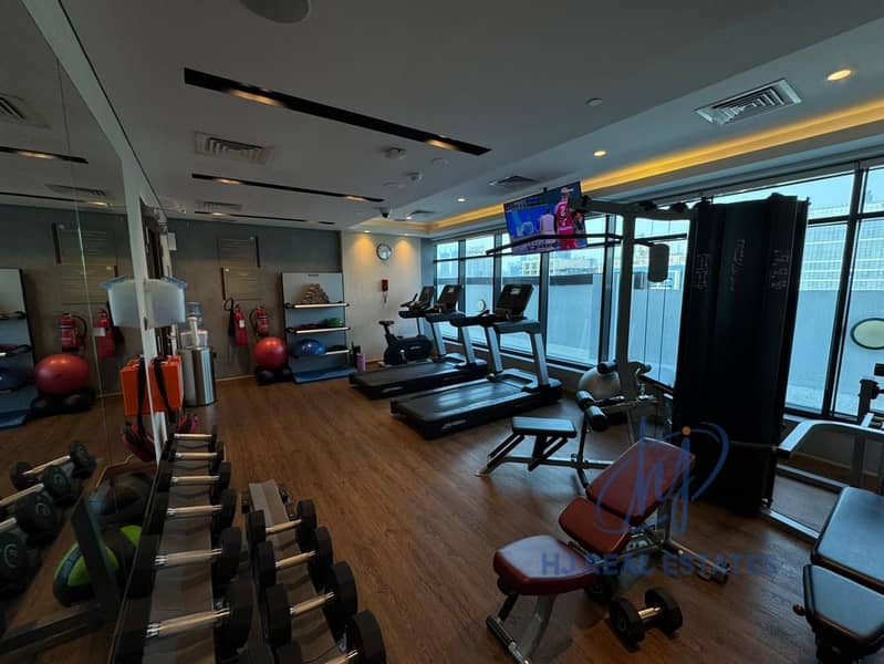 Elegant Sea-View Apartment in Dolphin Tower - Image 7