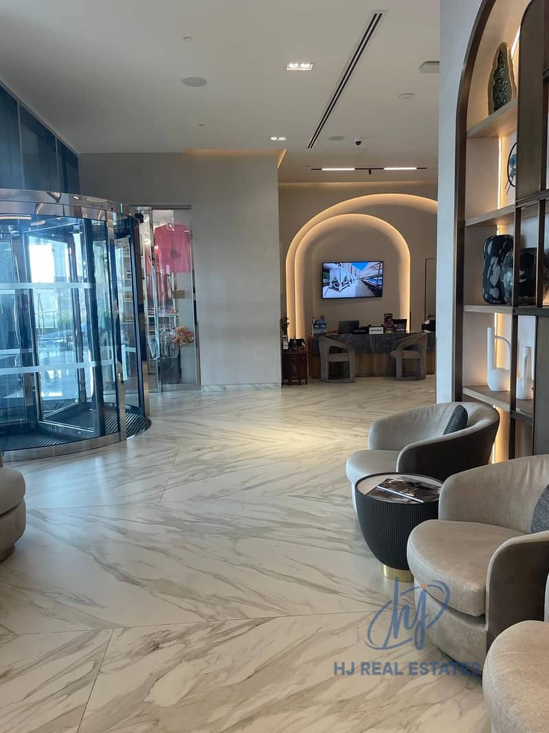 Elegant Sea-View Apartment in Dolphin Tower - Image 9