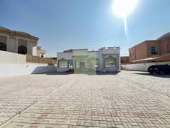 فیلا في المزهر 1،المزهر 4 غرف 220000 درهم - 13436726