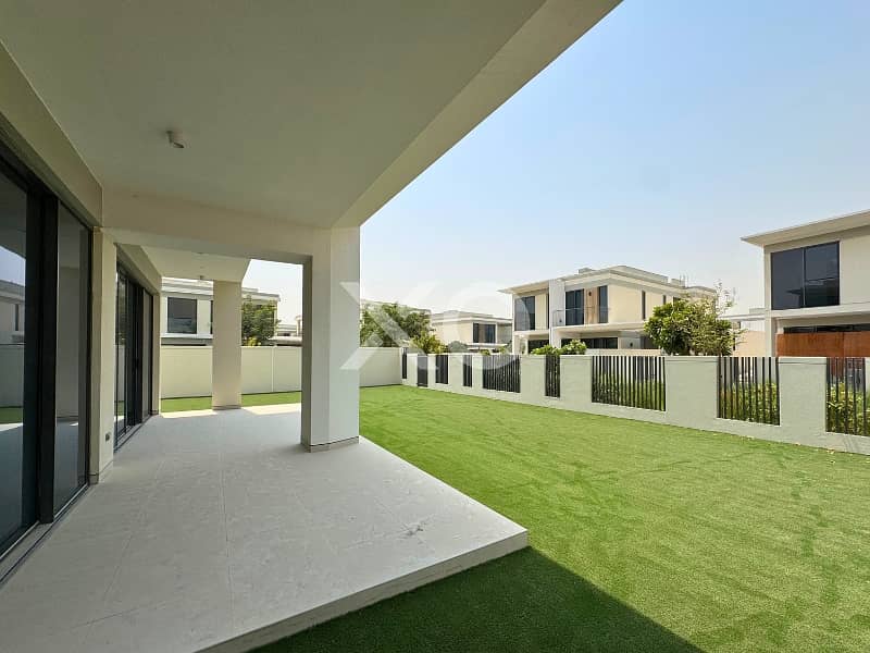 CORNER VILLA | LANDSCAPED | VIEW TODAY - Image 7