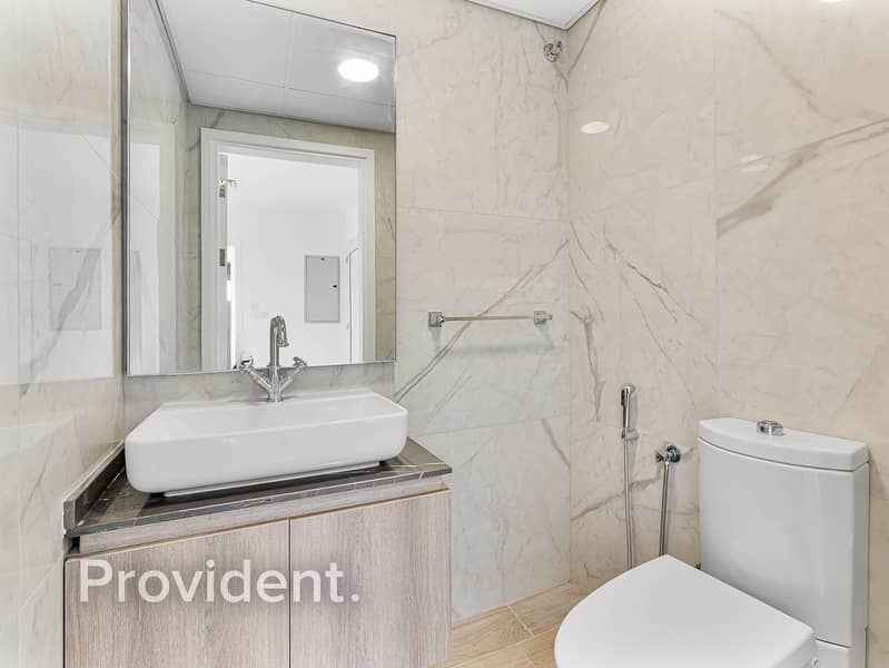 Upgraded Villa | Huge Plot | Vacant - Image 9