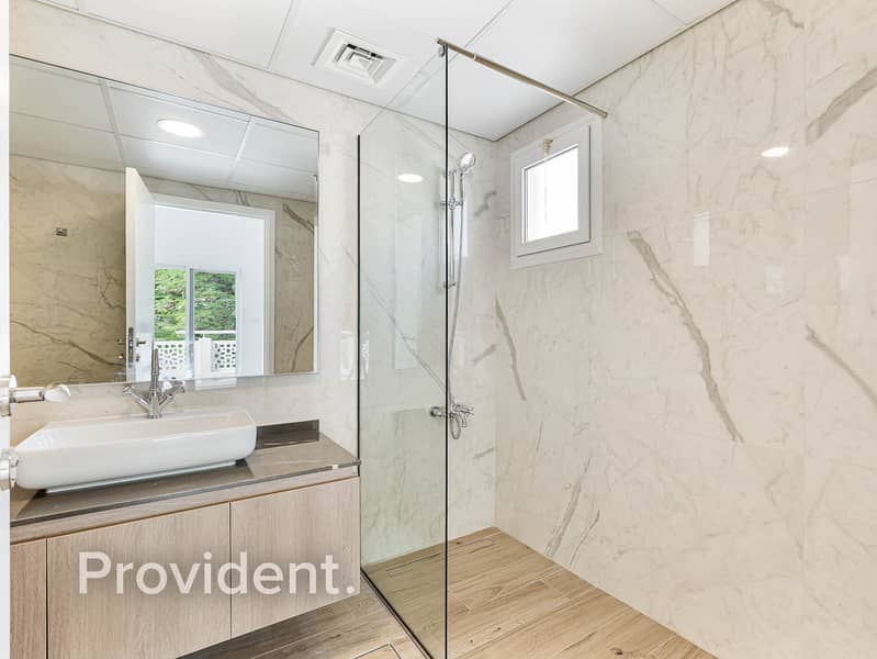 Upgraded Villa | Huge Plot | Vacant - Image 19