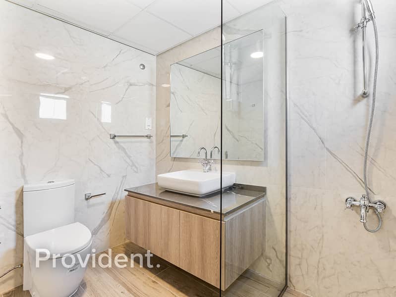 Upgraded Villa | Huge Plot | Vacant - Image 20