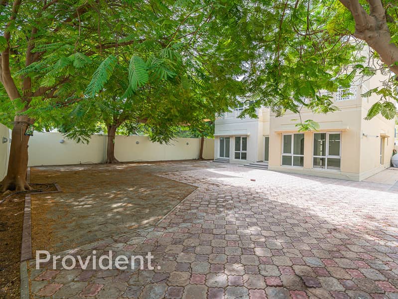 Upgraded Villa | Huge Plot | Vacant - Image 33