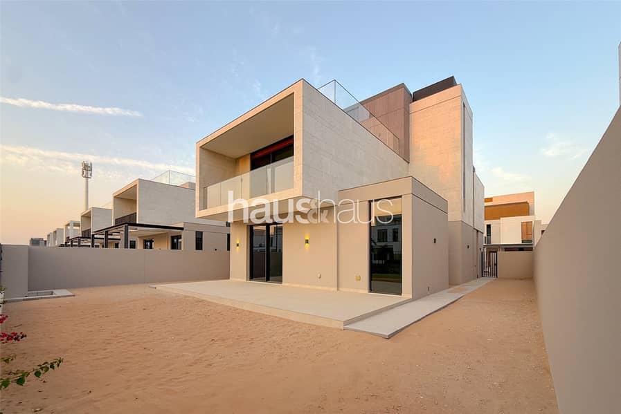 Genuine Listing | Single Row | Handover Soon