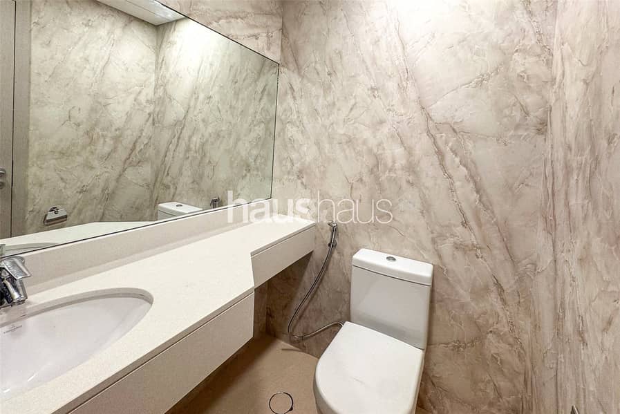 Spacious | Marina and Burj views | Fully Upgraded - Image 8