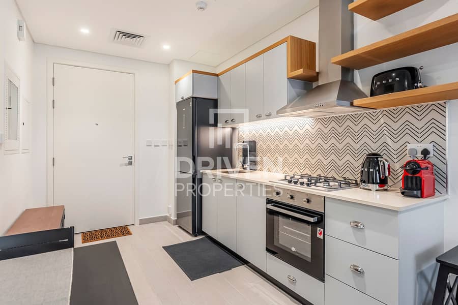 Golf Side View | High Floor | Elegant Living - Image 9