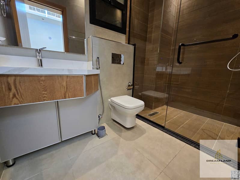 21 batch_20251025_185222. jpg