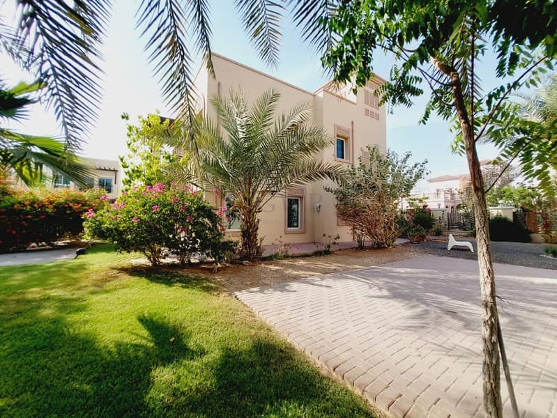 Lush Green Garden | Sunny and Bright | Upgraded - Image 24