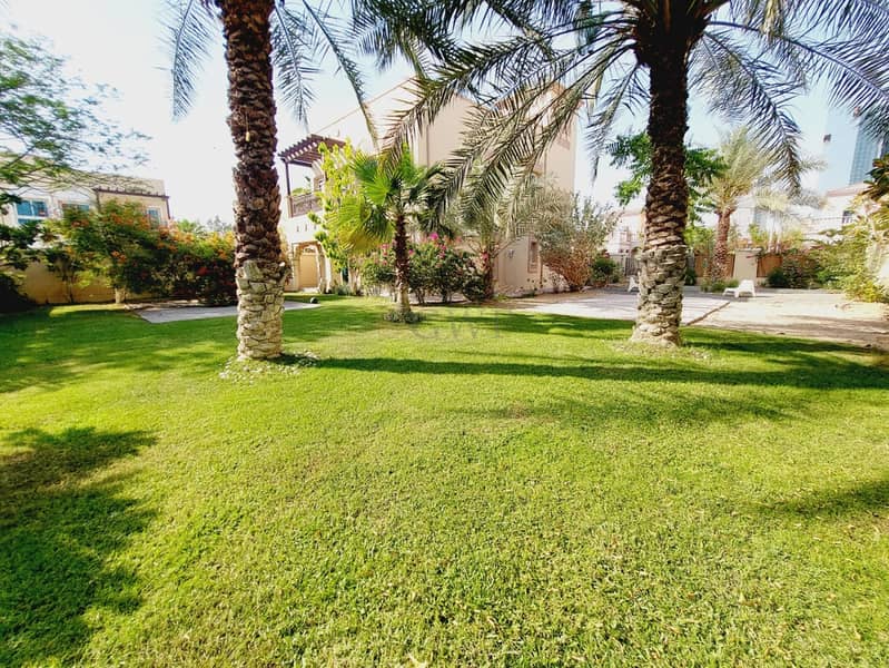 Lush Green Garden | Sunny and Bright | Upgraded - Image 25