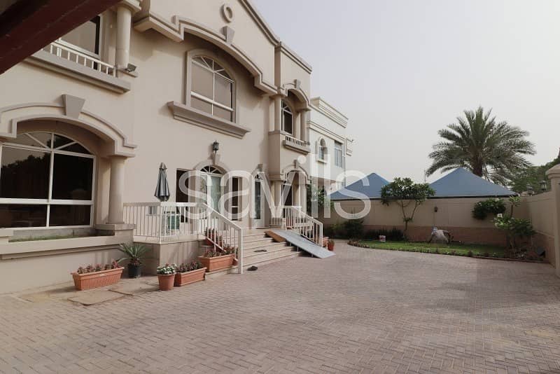 Primary located villa with swimming pool Primary located villa with swimming pool