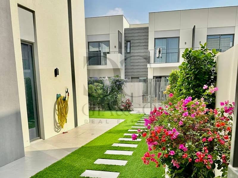 Vacant Dec | Landscaped | Close To Pool/Park - Image 9