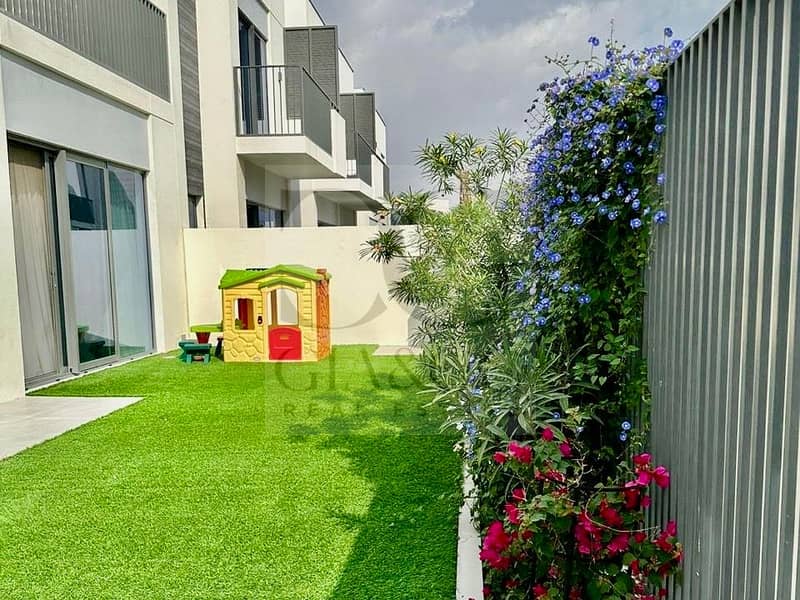 Vacant Dec | Landscaped | Close To Pool/Park - Image 10